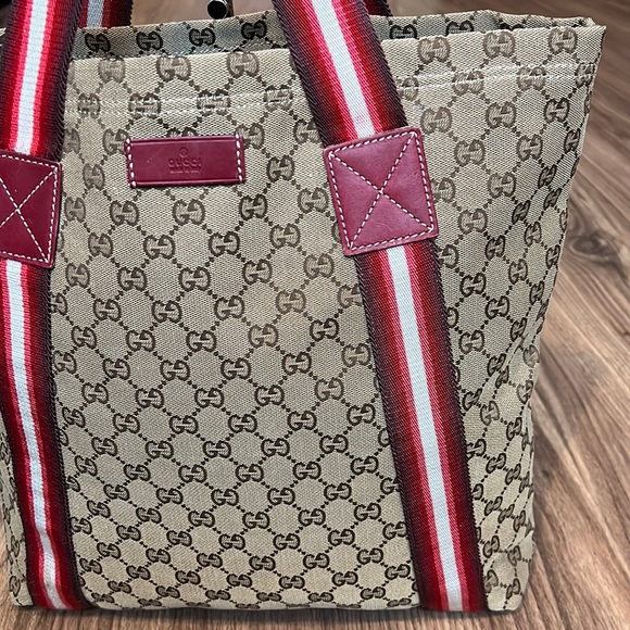 A37- π― % authentic Gucci totes bag - Picture 6 of 16
